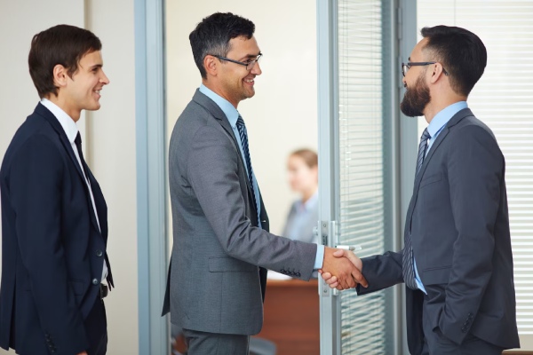 Why Choose Arabian Wingz For Business Setup in UAE Freezone?