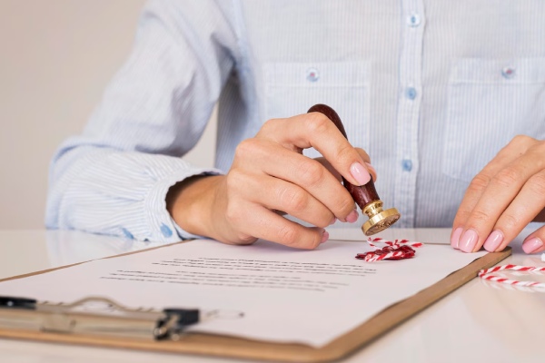 Choosing the Right License Type (Commercial, Trading, Professional)