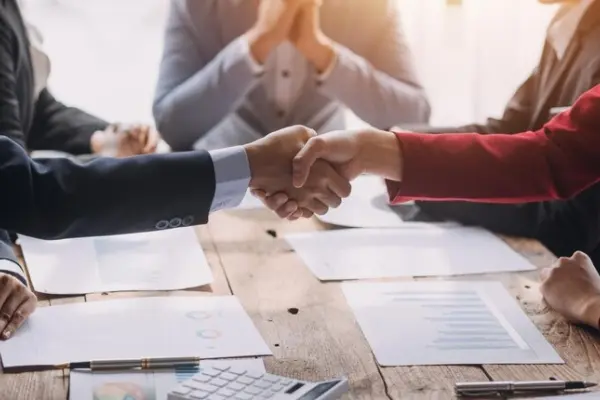 Why Partner With Arabian Wingz for Your Free Zone Company Formation