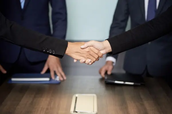 How Arabian Wingz Can Help with Business Setup in Ajman Offshore