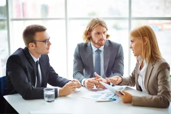 Benefits of Using Professional Business Advisory and Consultancy Services in the UAE