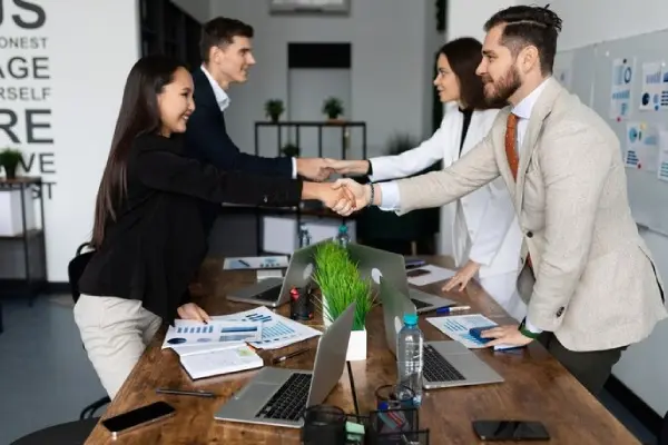 Start Your SHAMS Free Zone Business Journey with Ease