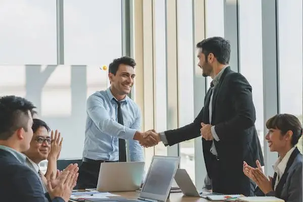 How Arabian Wingz Team Helps You in UAE Business Setup